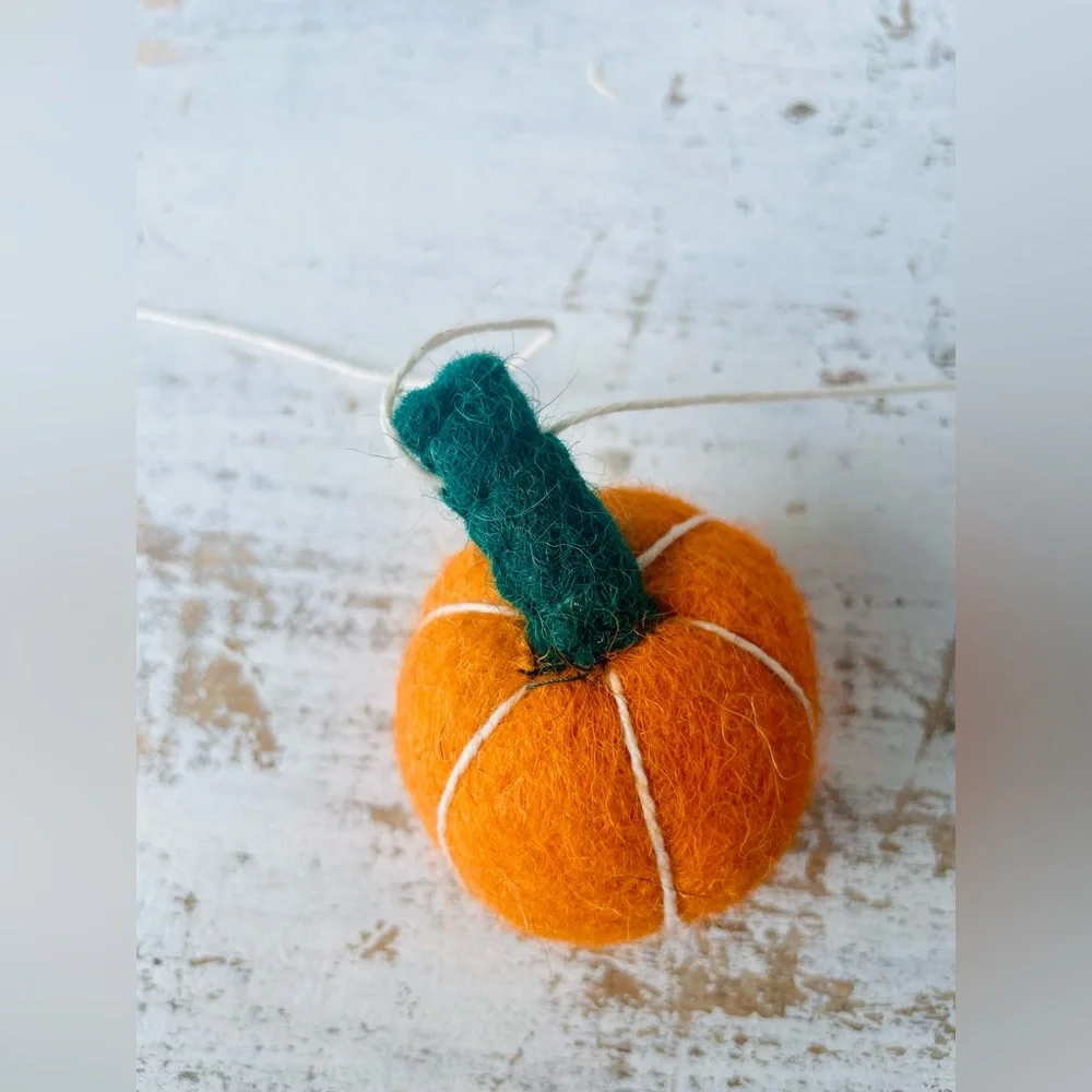 *Bats and Pumpkins Halloween Felt Garland